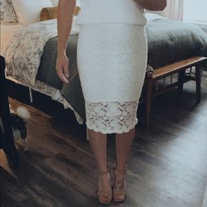 NWOT flattering lace pencil skirt